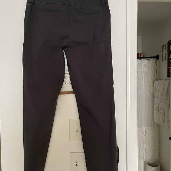 Woman’s Zac & Rachel Pull On Casual Pants - Picture 2 of 3